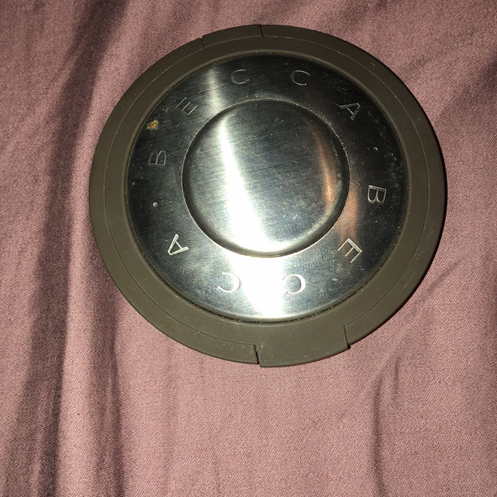 BECCA HIGHLIGHTER IN PROSECCO POP